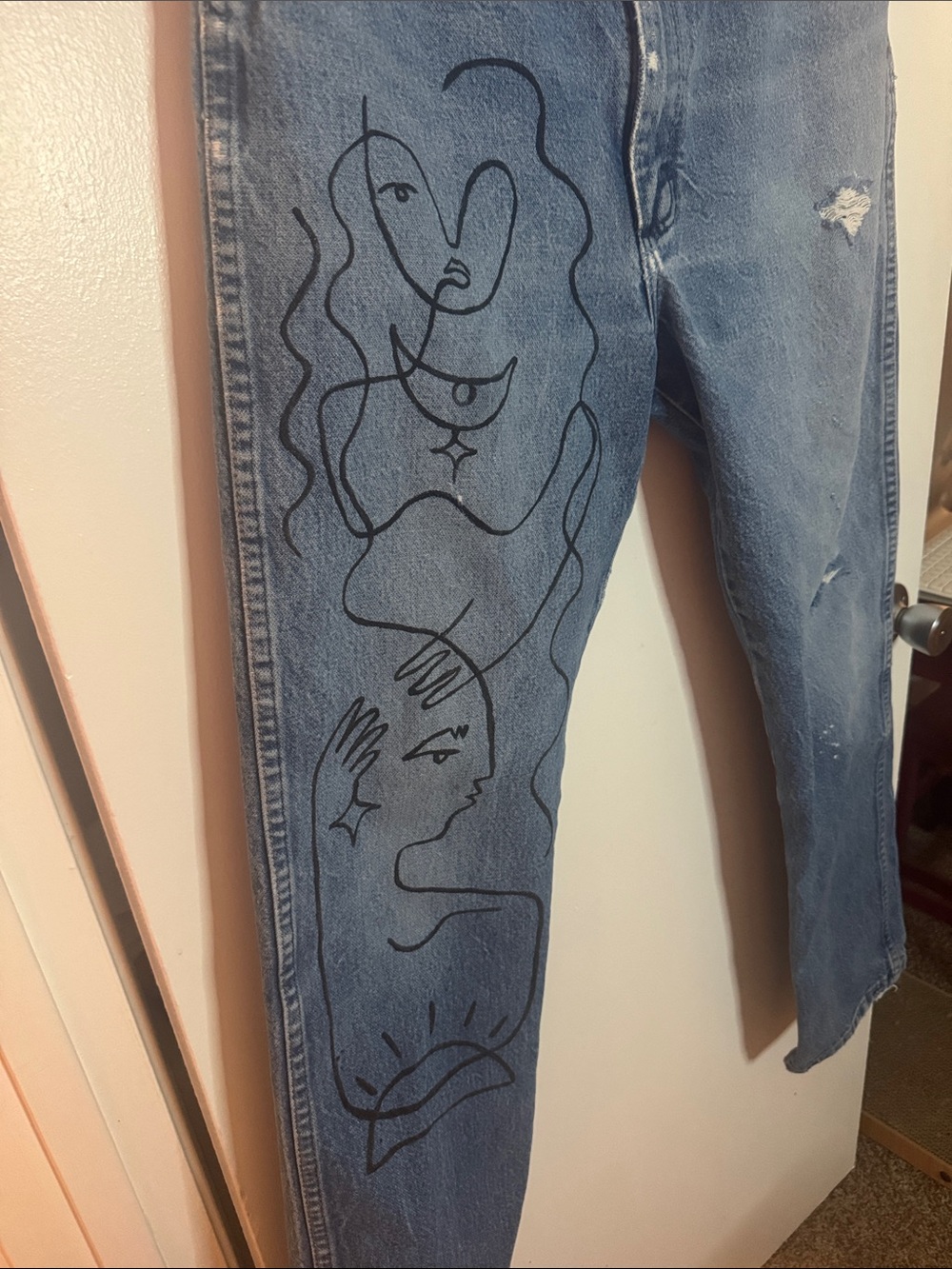 Wrangler Men's Straight Fit 90’s Blue with Picasso style faces on leg 35 x 32